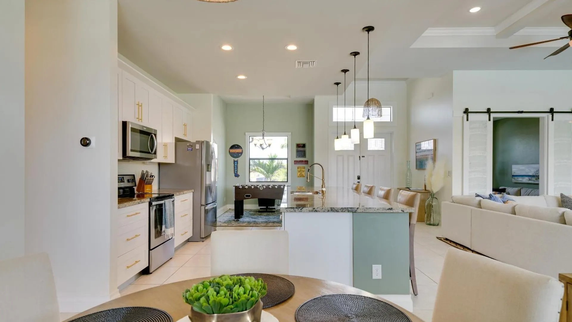 Chic With Pool And Gulf Access Canal! Holiday home Cape Coral
