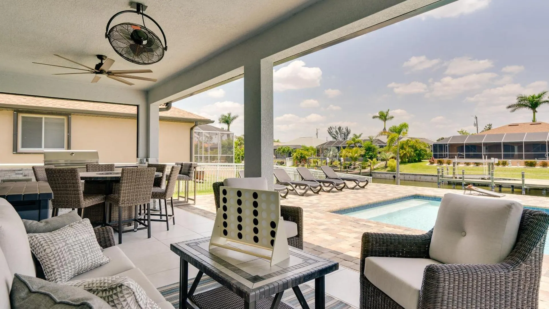 Chic With Pool And Gulf Access Canal! *
