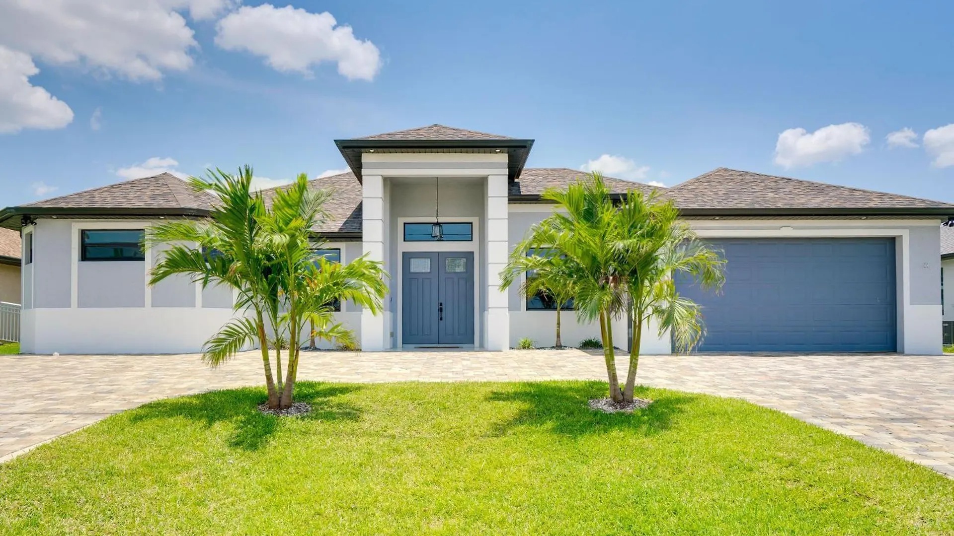 Chic With Pool And Gulf Access Canal! Holiday home *