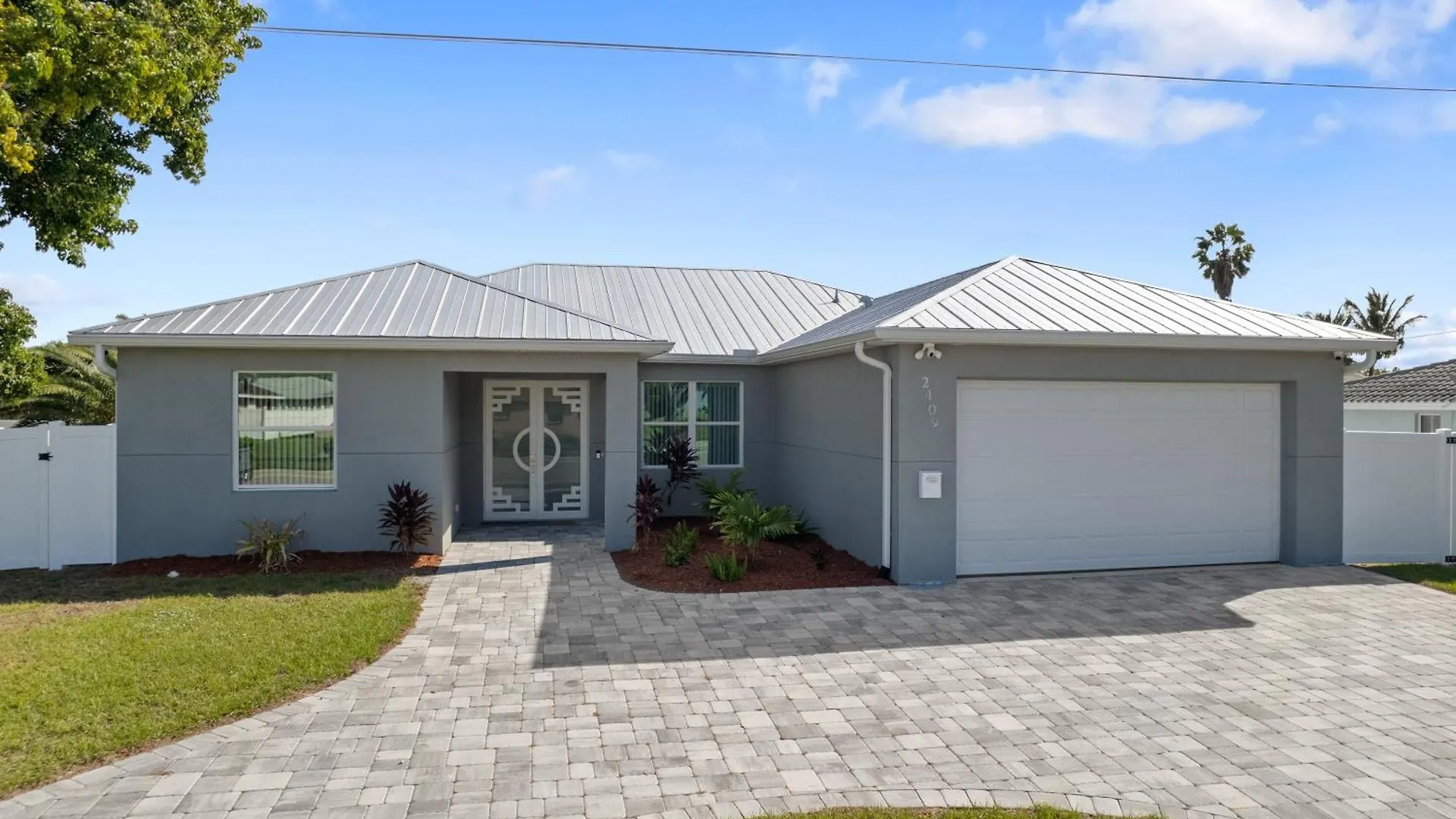 Gulf Waterfront Access Modern Luxe