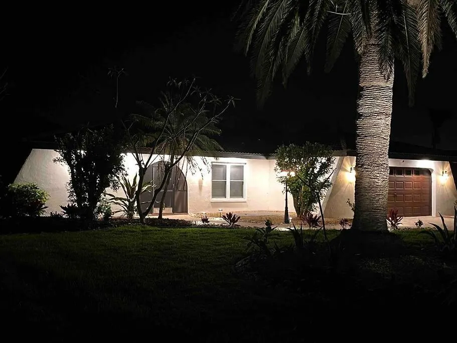Palaco Paradise, Canal View And Pool Holiday home *
