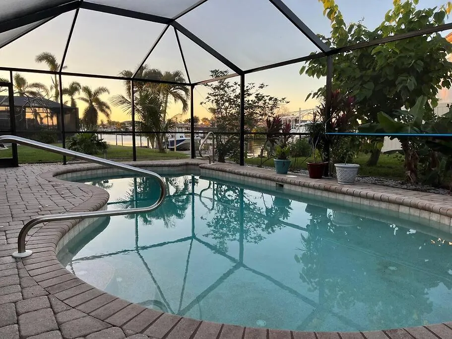 Palaco Paradise, Canal View And Pool Holiday home Cape Coral