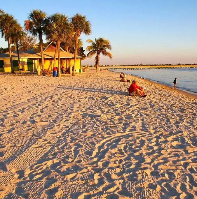 Palaco Paradise, Canal View And Pool * Cape Coral
