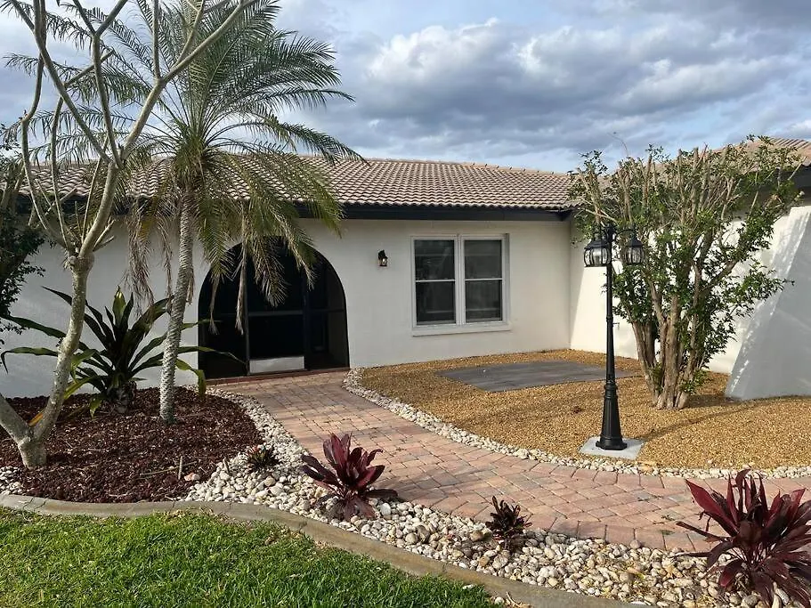 Palaco Paradise, Canal View And Pool