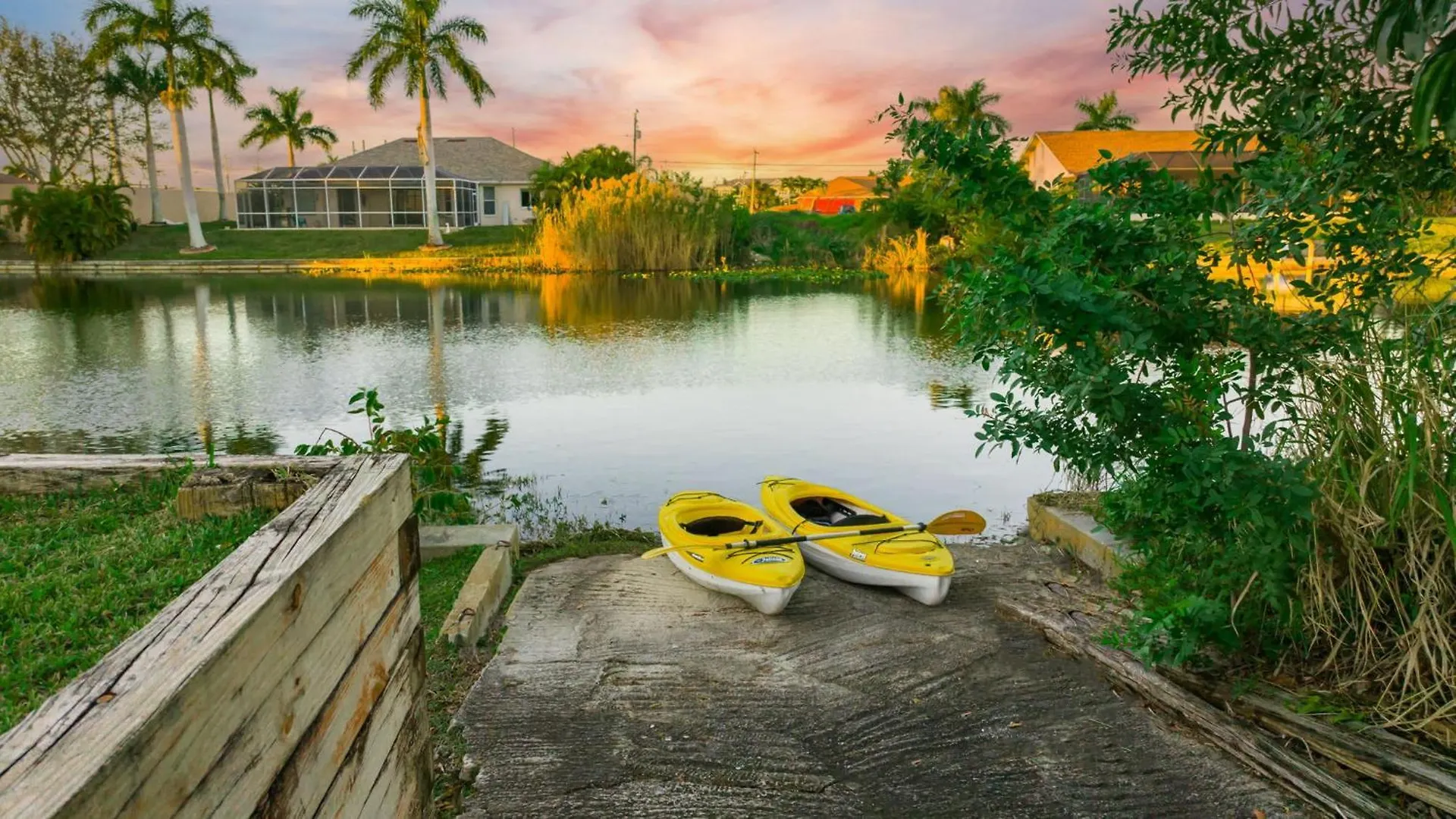 Waterfront Paradise With Htd Pool Kayaks & Games * Cape Coral