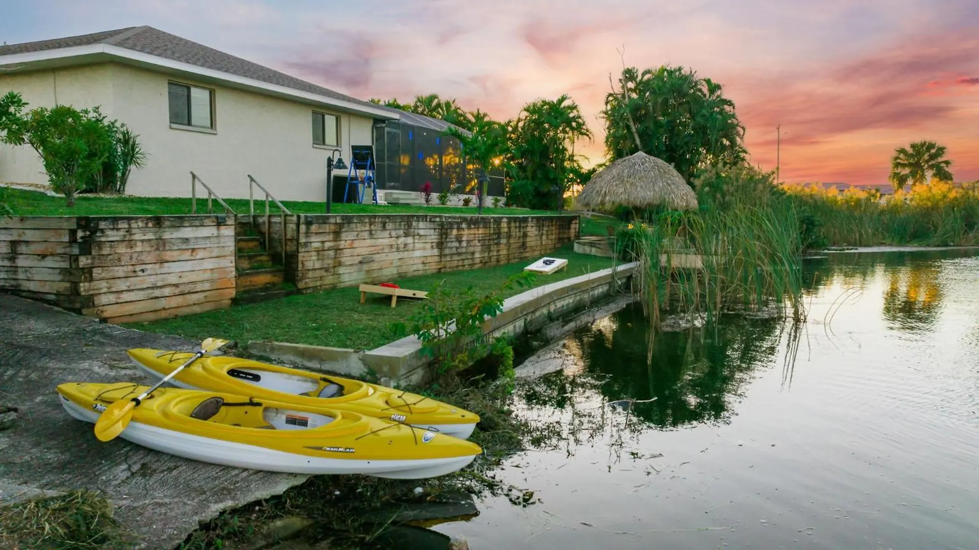 Waterfront Paradise With Htd Pool Kayaks & Games Villa Cape Coral