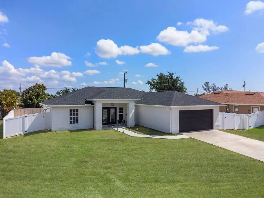 Blissful Poolside Haven * Cape Coral