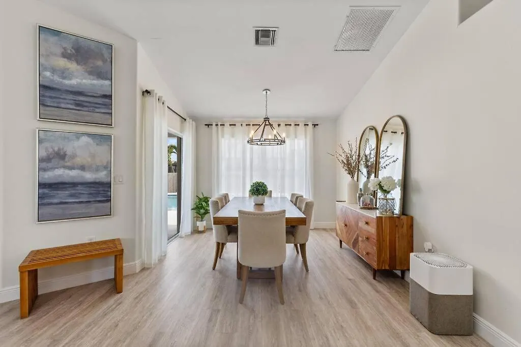 Villa Blissful Poolside Haven Cape Coral