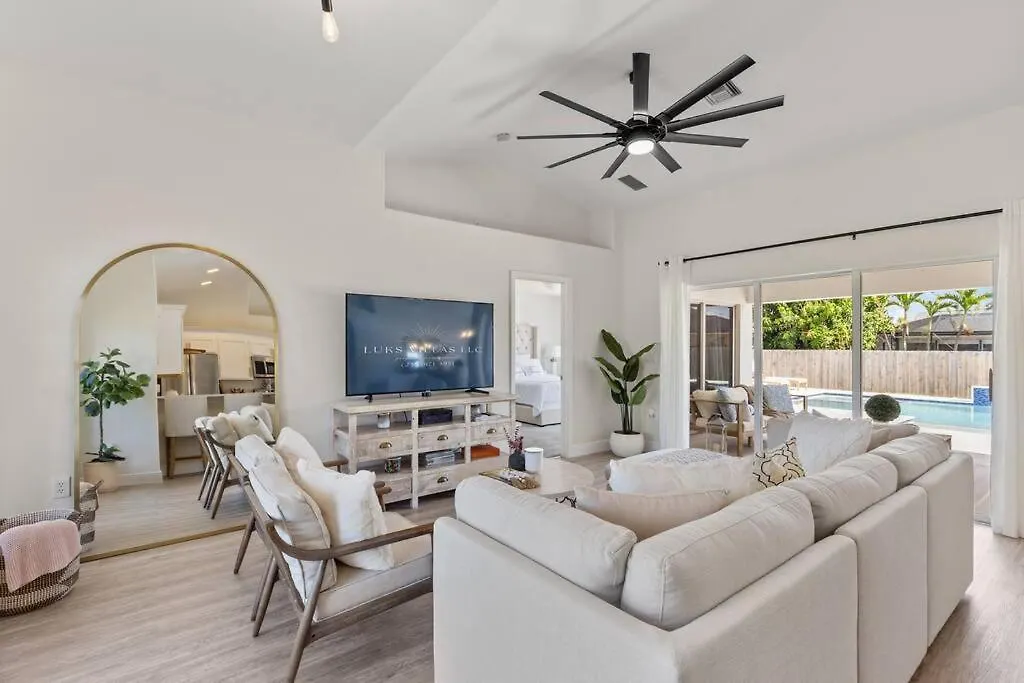 Villa Blissful Poolside Haven Cape Coral