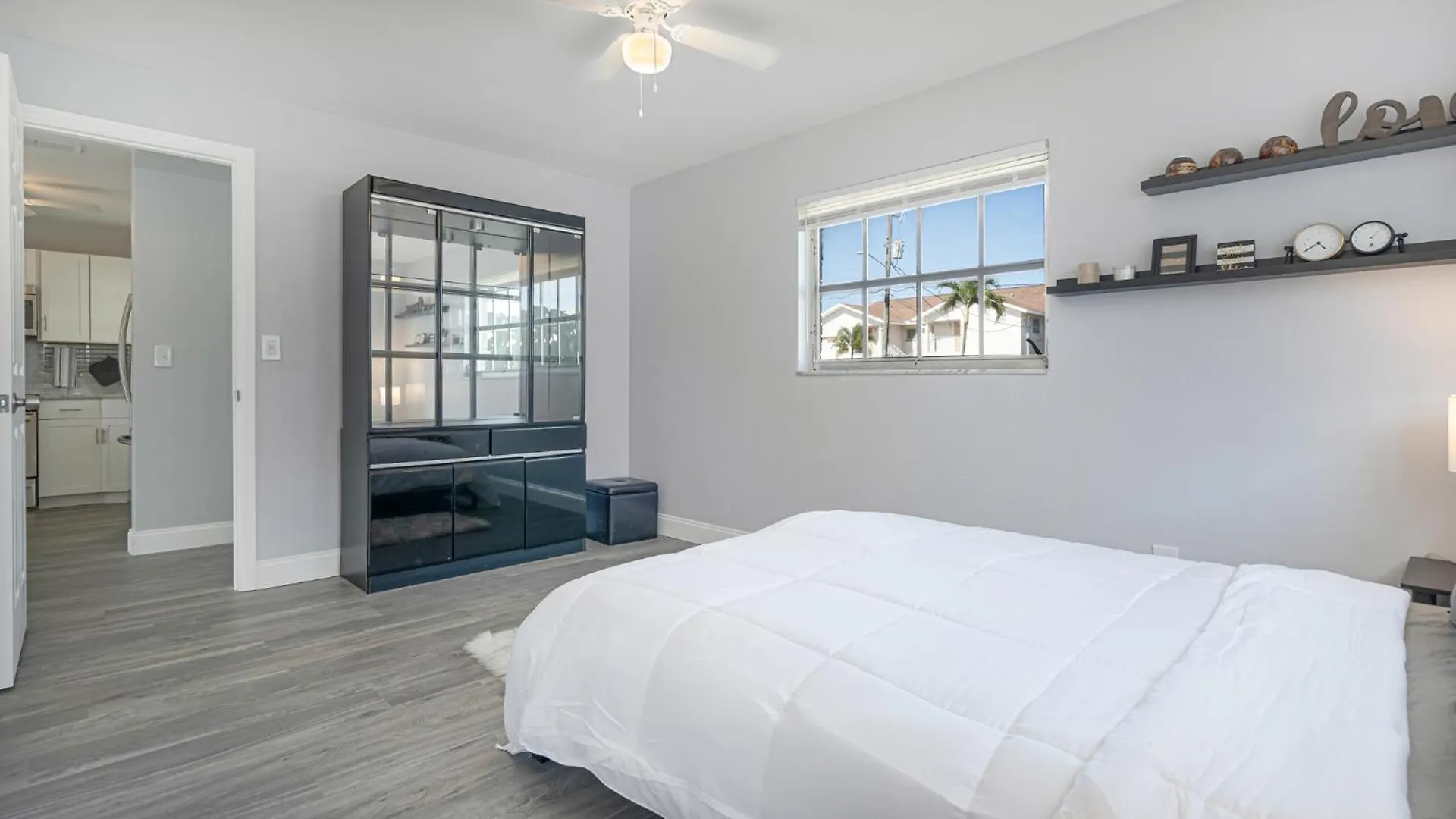 Apartment 2 Bedroom 2 Bathroom In Yacht Club Area *