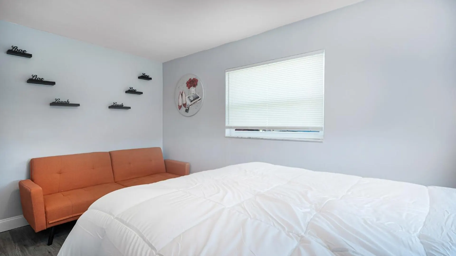 2 Bedroom 2 Bathroom In Yacht Club Area Apartment
