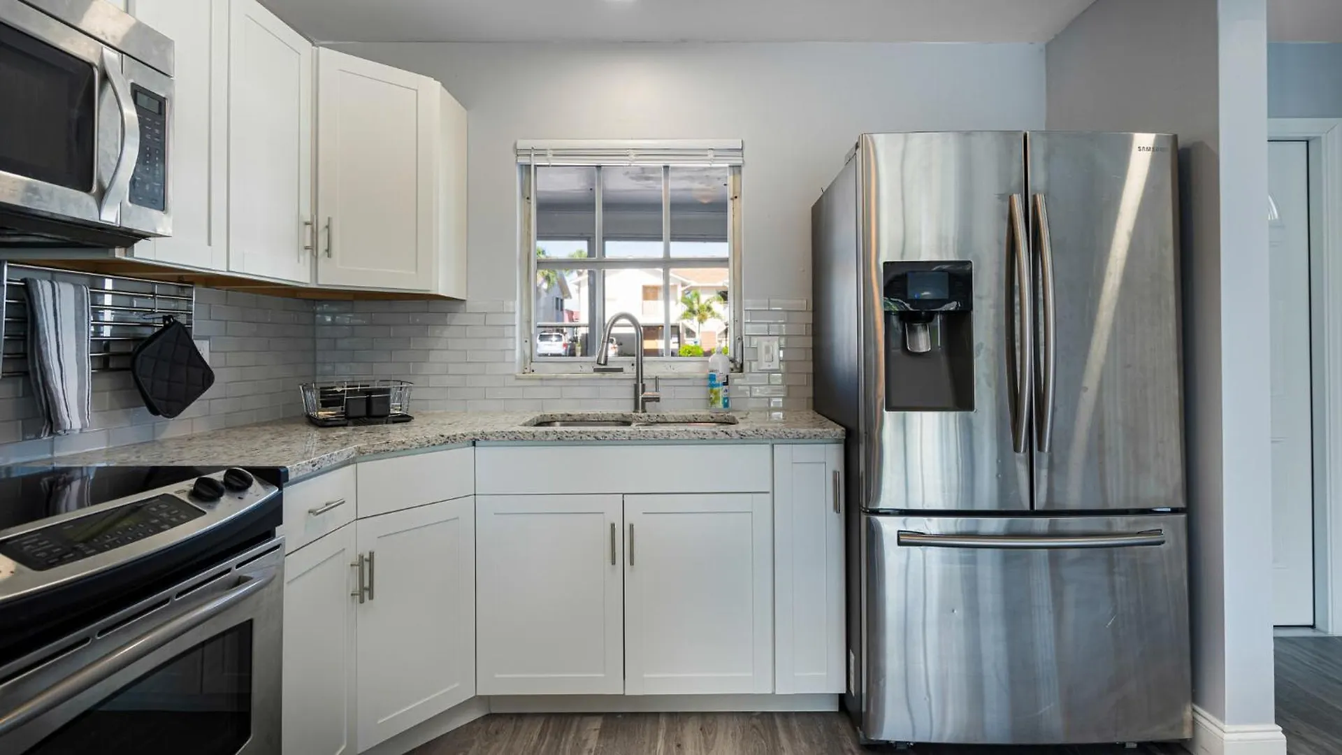 2 Bedroom 2 Bathroom In Yacht Club Area Apartment *