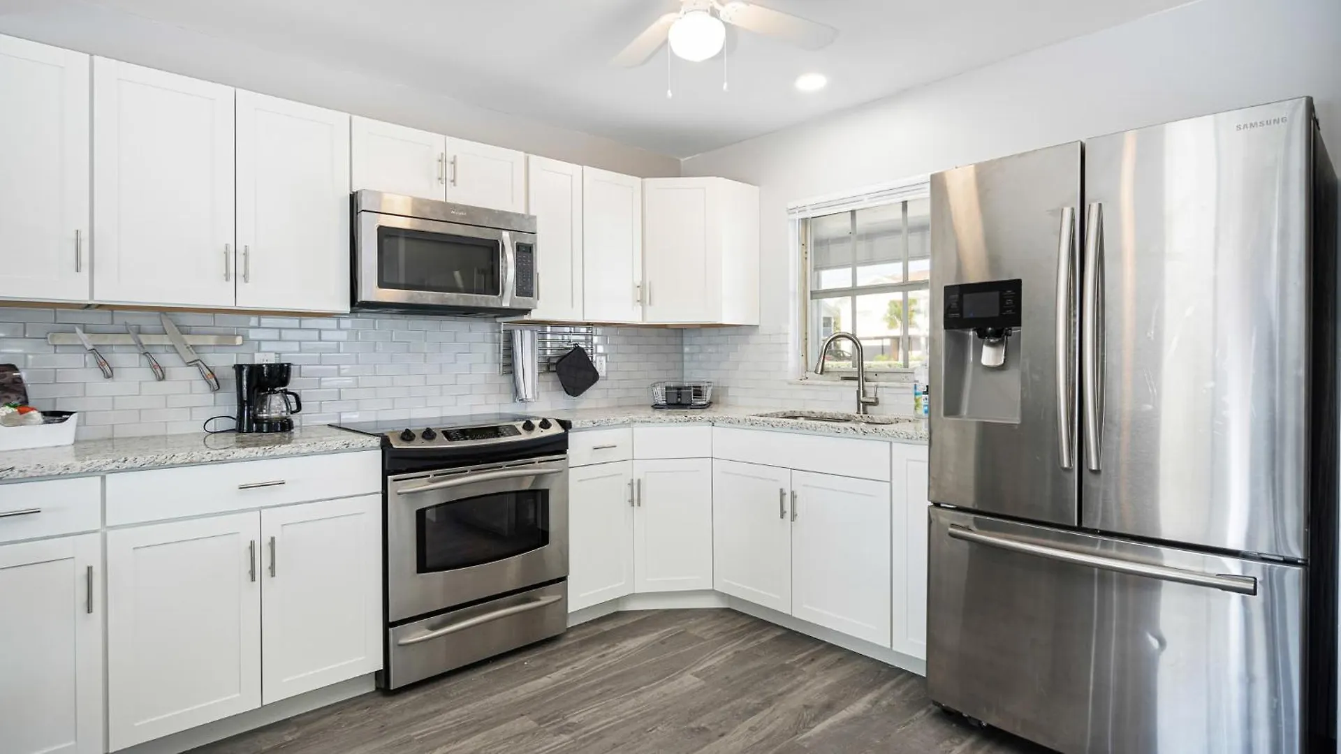 Apartment 2 Bedroom 2 Bathroom In Yacht Club Area *