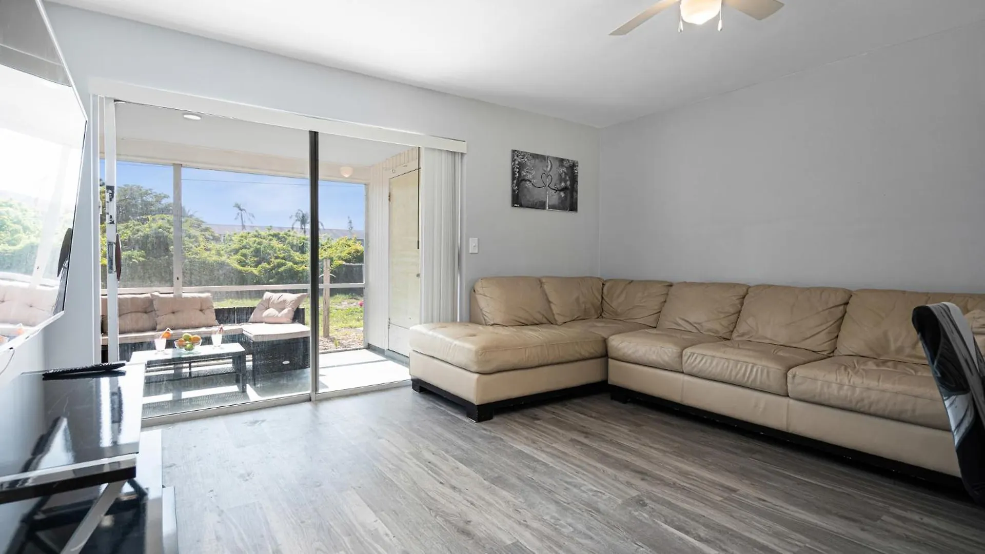 2 Bedroom 2 Bathroom In Yacht Club Area Cape Coral