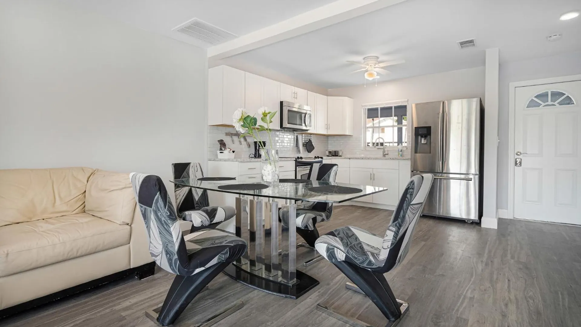 Apartment 2 Bedroom 2 Bathroom In Yacht Club Area *