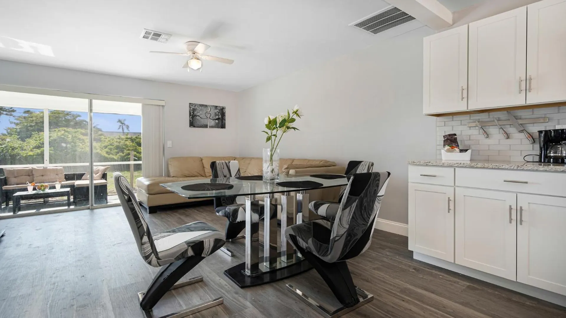2 Bedroom 2 Bathroom In Yacht Club Area *