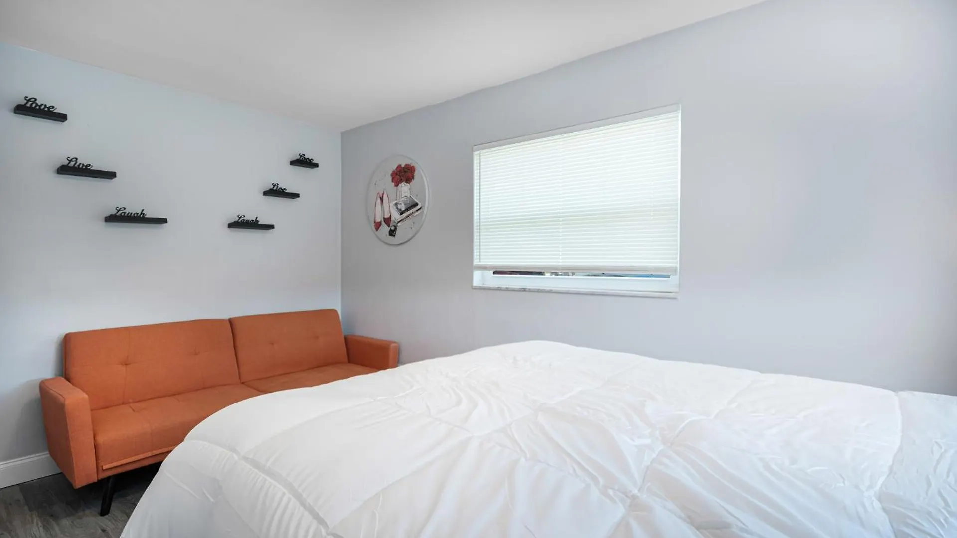 2 Bedroom 2 Bathroom In Yacht Club Area Apartment Cape Coral