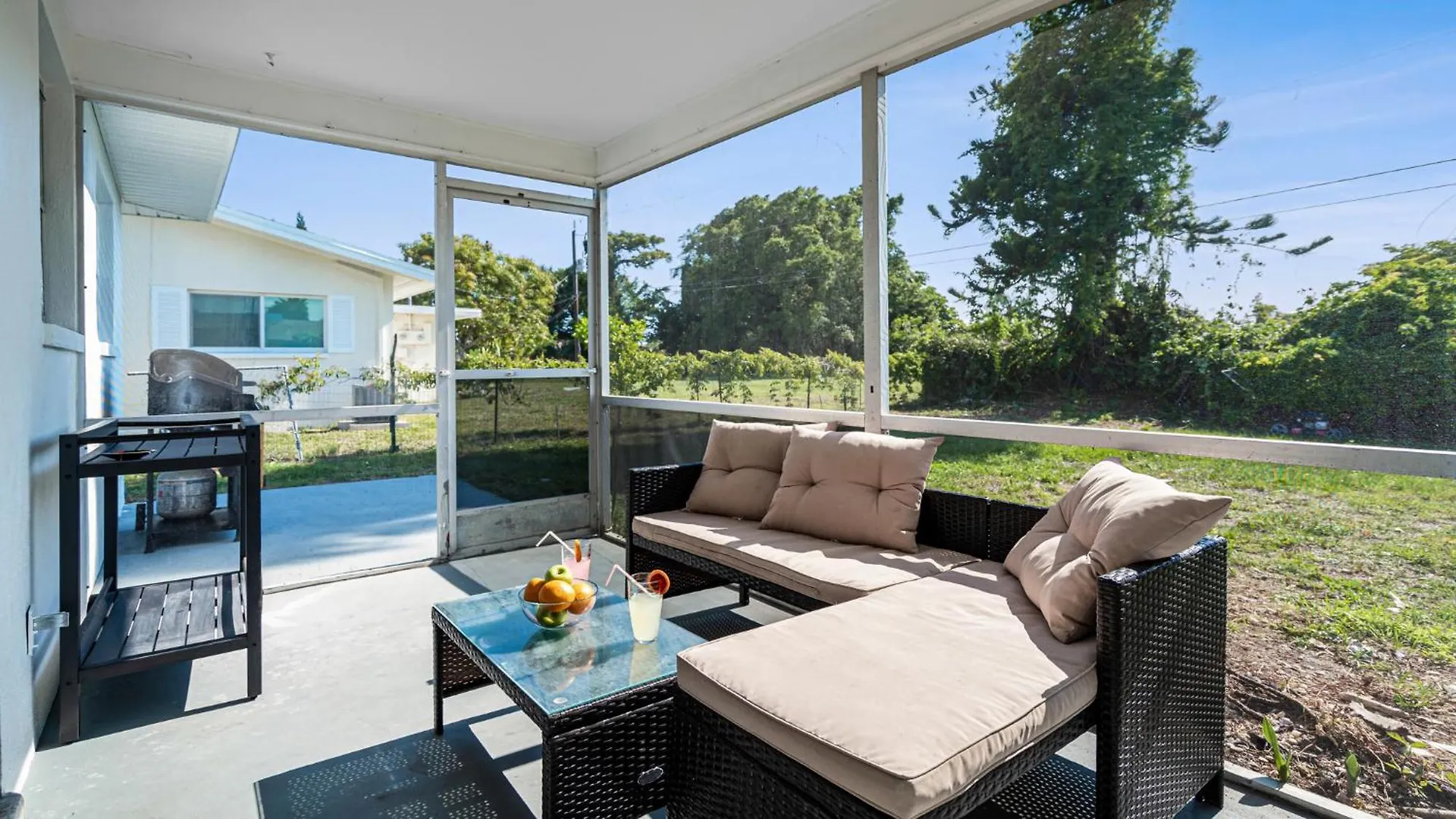 2 Bedroom 2 Bathroom In Yacht Club Area *