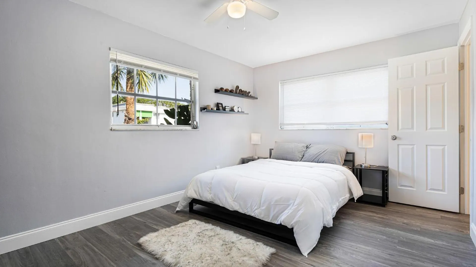 Apartment 2 Bedroom 2 Bathroom In Yacht Club Area Cape Coral