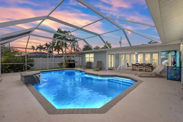 Holiday home Modern Waterfront With Dock And Firepit *