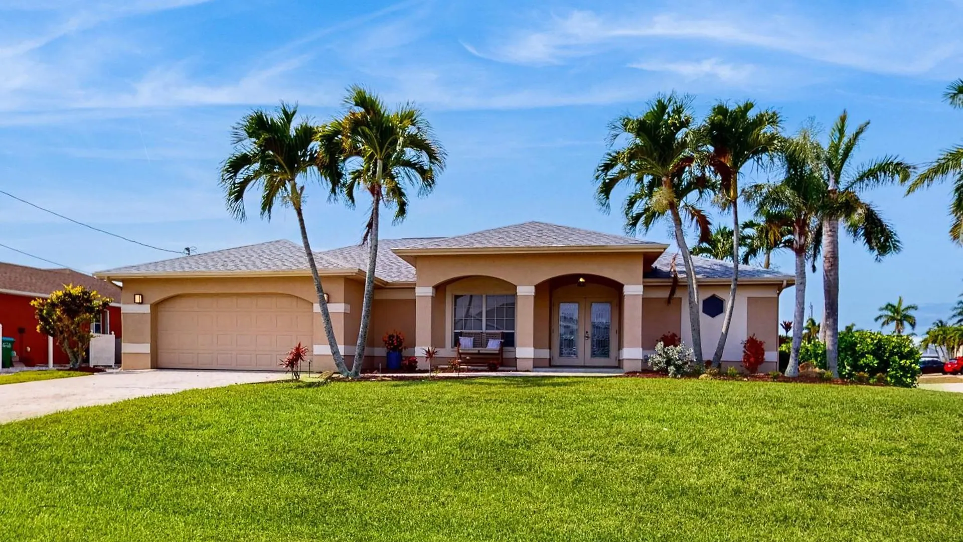 Corner-lot Paradise Holiday home