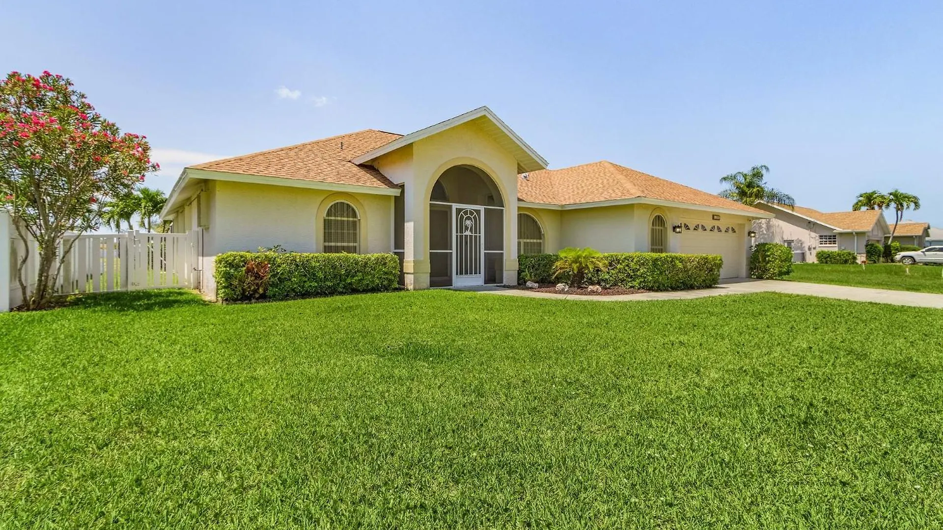 Pool, Gulf Access, Sleeps 6 - Summer's Day * Cape Coral