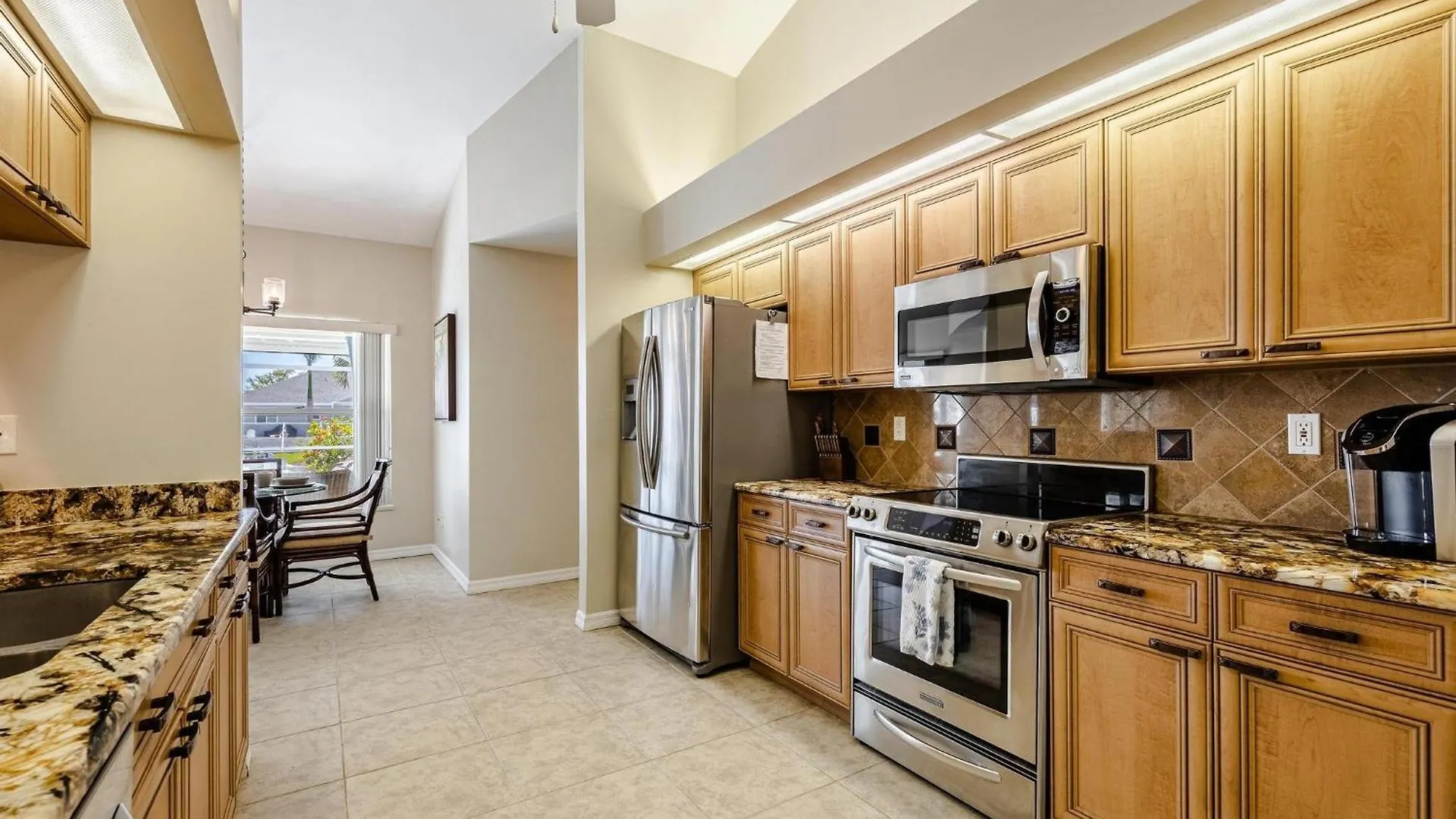 Pool, Gulf Access, Sleeps 6 - Summer's Day Cape Coral