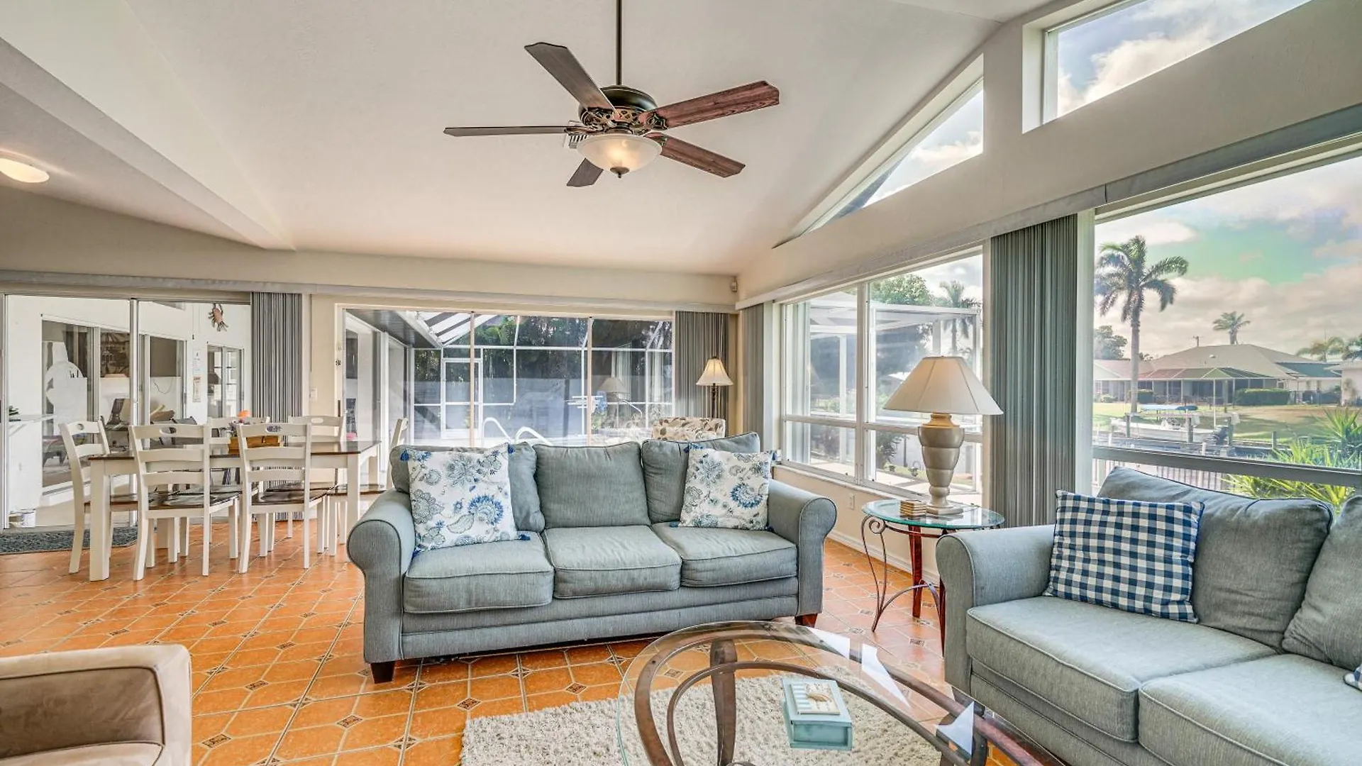 Sunny With Lanai And Pool On Canal! * Cape Coral