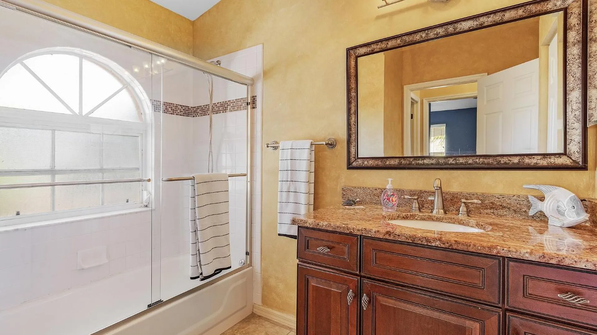 Key Largo Sw Cape - Waterfront Private Locally Owned & Managed, Fair & Honest Pricing * Cape Coral