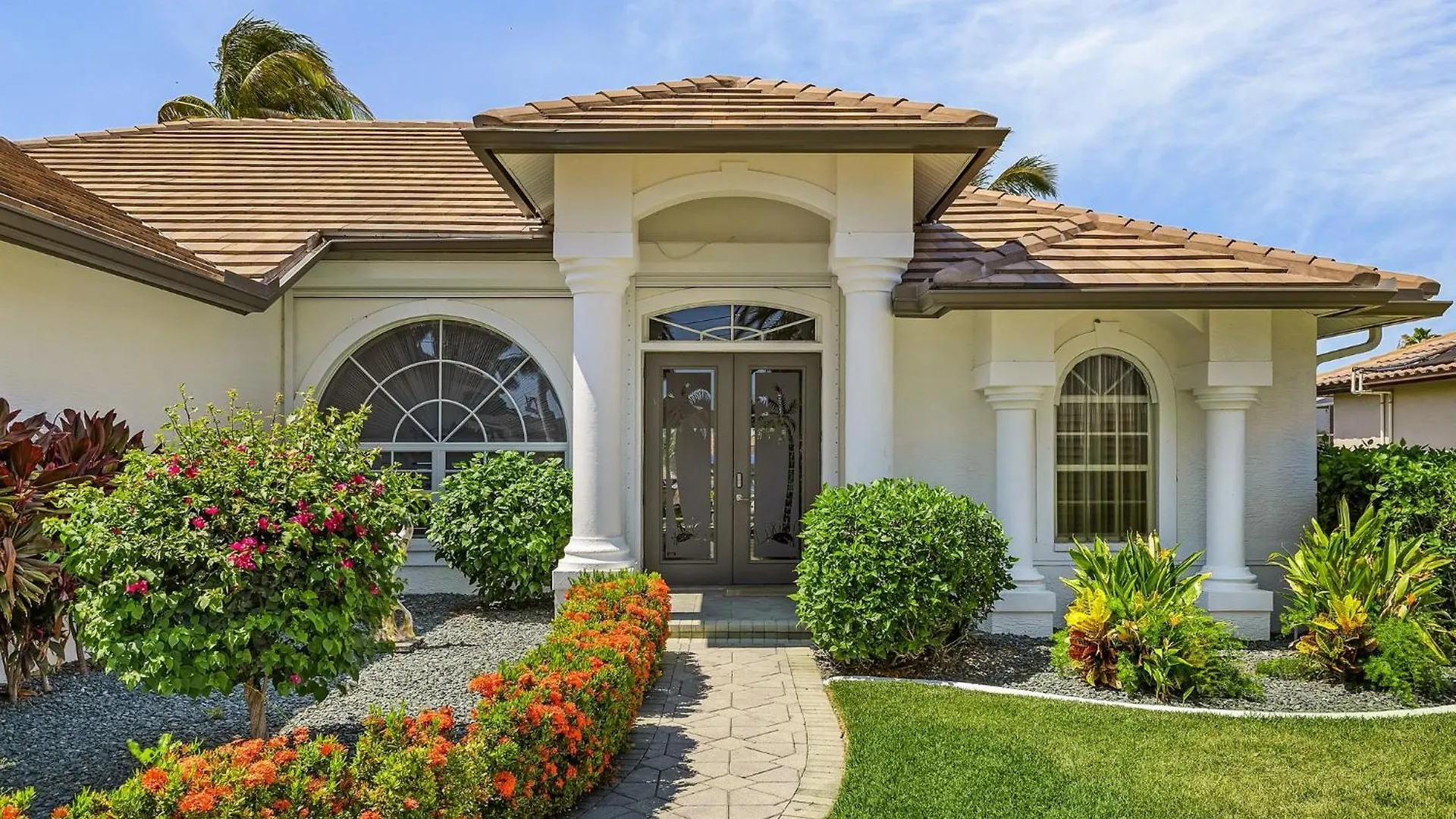 Island House Sw Cape - Waterfront Private Locally Owned & Managed, Fair & Honest Pricing * Cape Coral