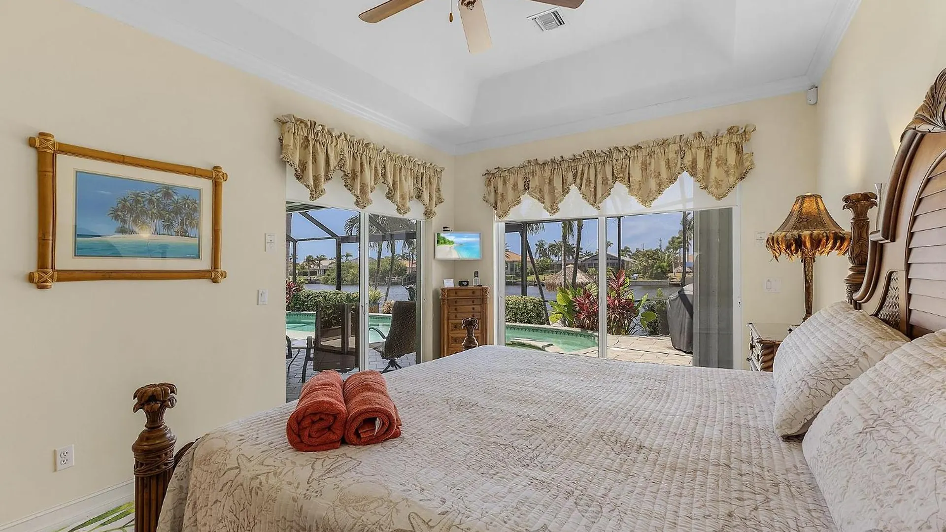 Island House Sw Cape - Waterfront Private Locally Owned & Managed, Fair & Honest Pricing * Cape Coral
