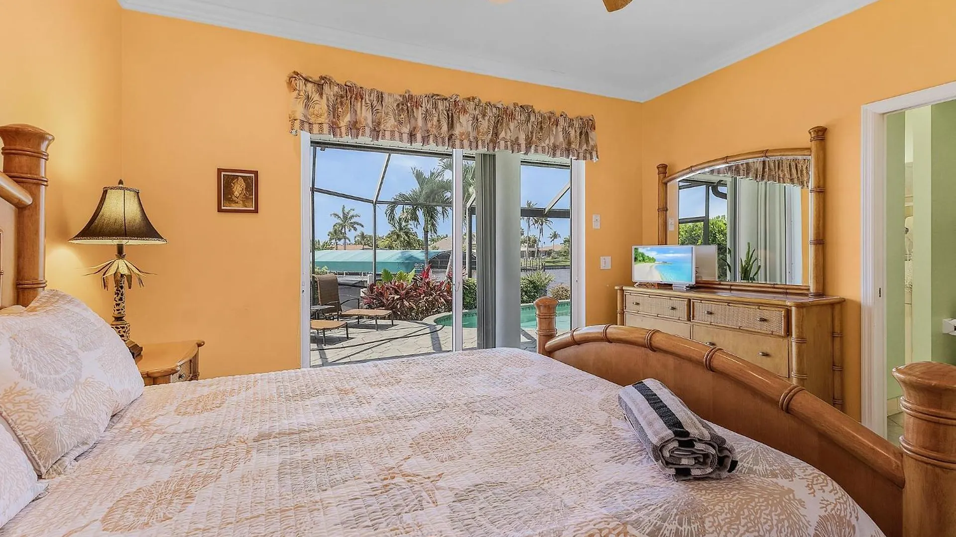 Island House Sw Cape - Waterfront Private Locally Owned & Managed, Fair & Honest Pricing Cape Coral
