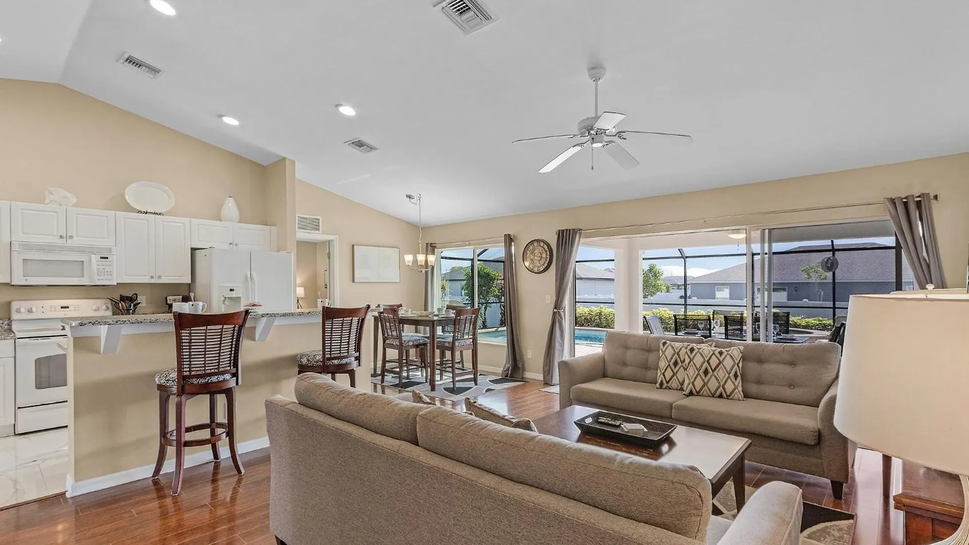 Holiday home Relax & Unwind In Privacy - Heated Salt Water Pool And - Belle Vie
