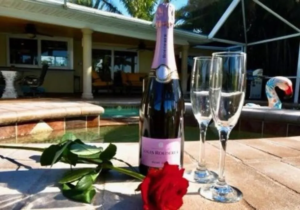 Stunning Waterfront 3br Home-heated Pool And Spa! Holiday home *