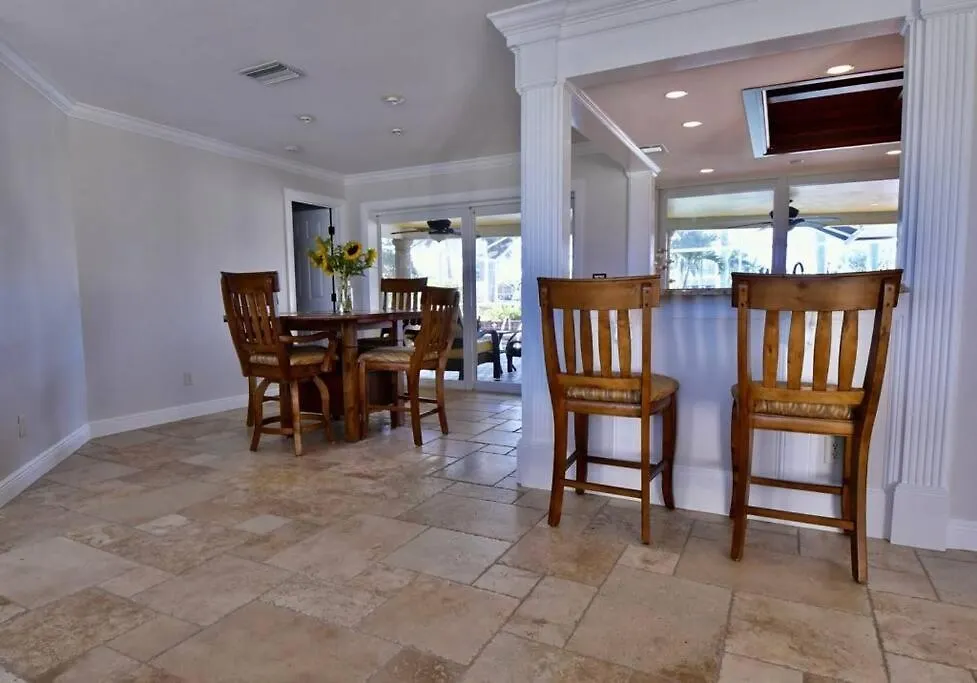 Stunning Waterfront 3br Home-heated Pool And Spa! *