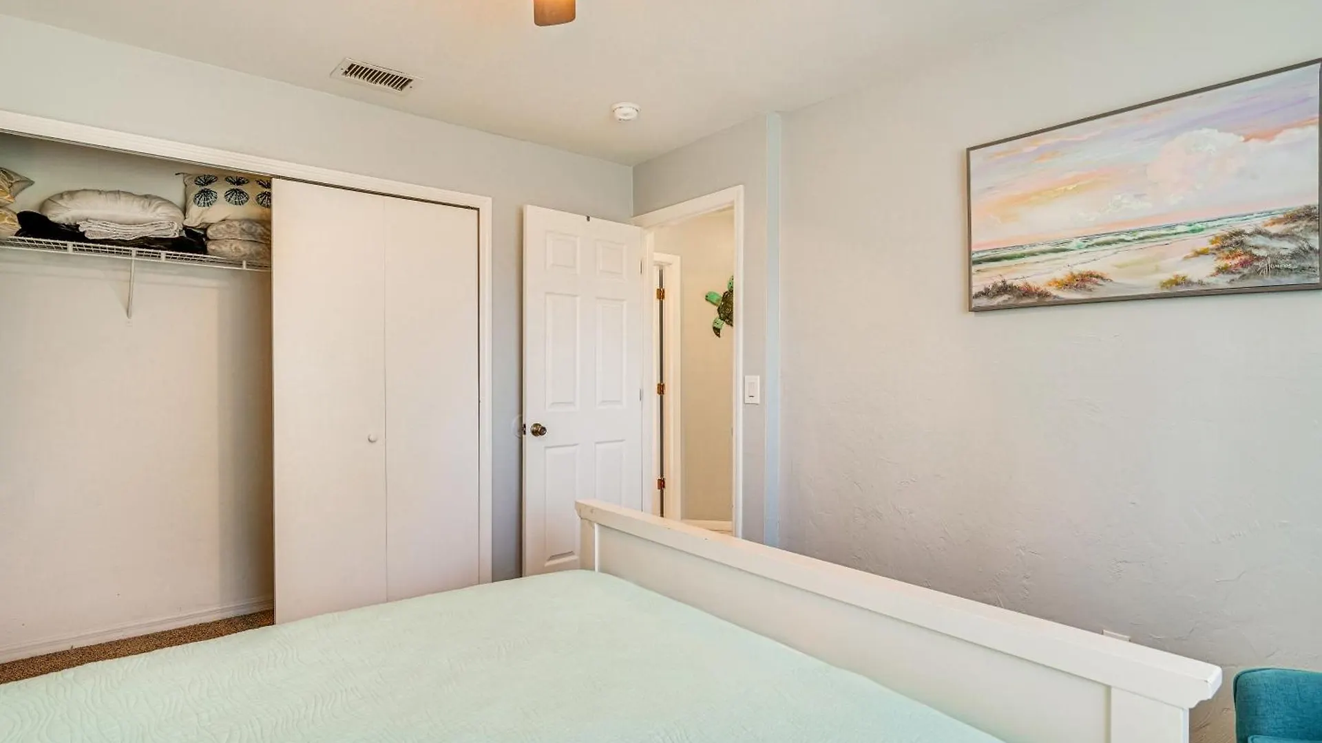Lanai And Heated Pool! Holiday home Cape Coral