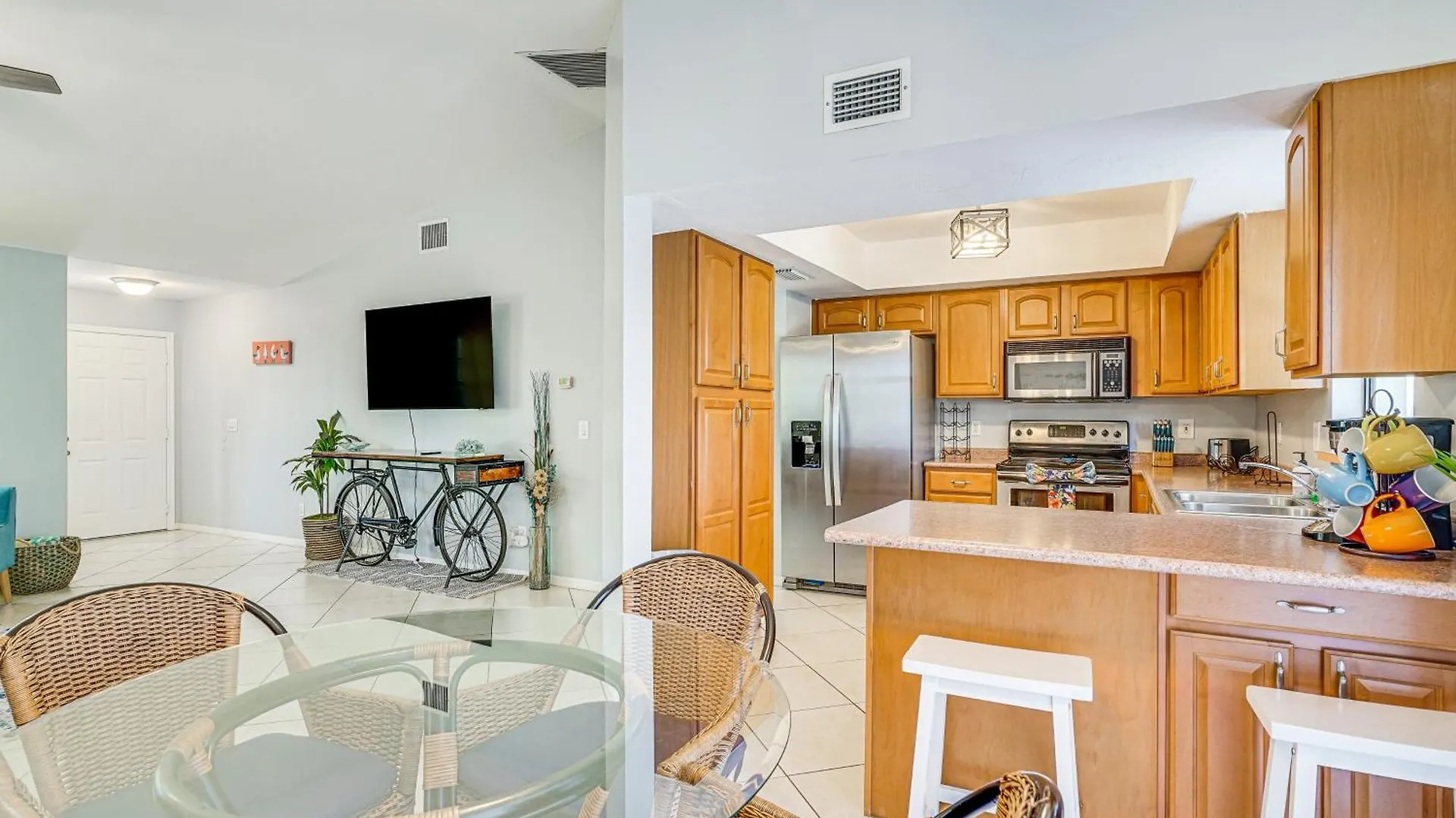 Lanai And Heated Pool! Holiday home Cape Coral