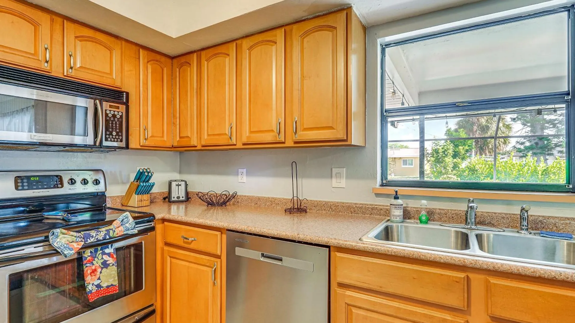 Lanai And Heated Pool! * Cape Coral