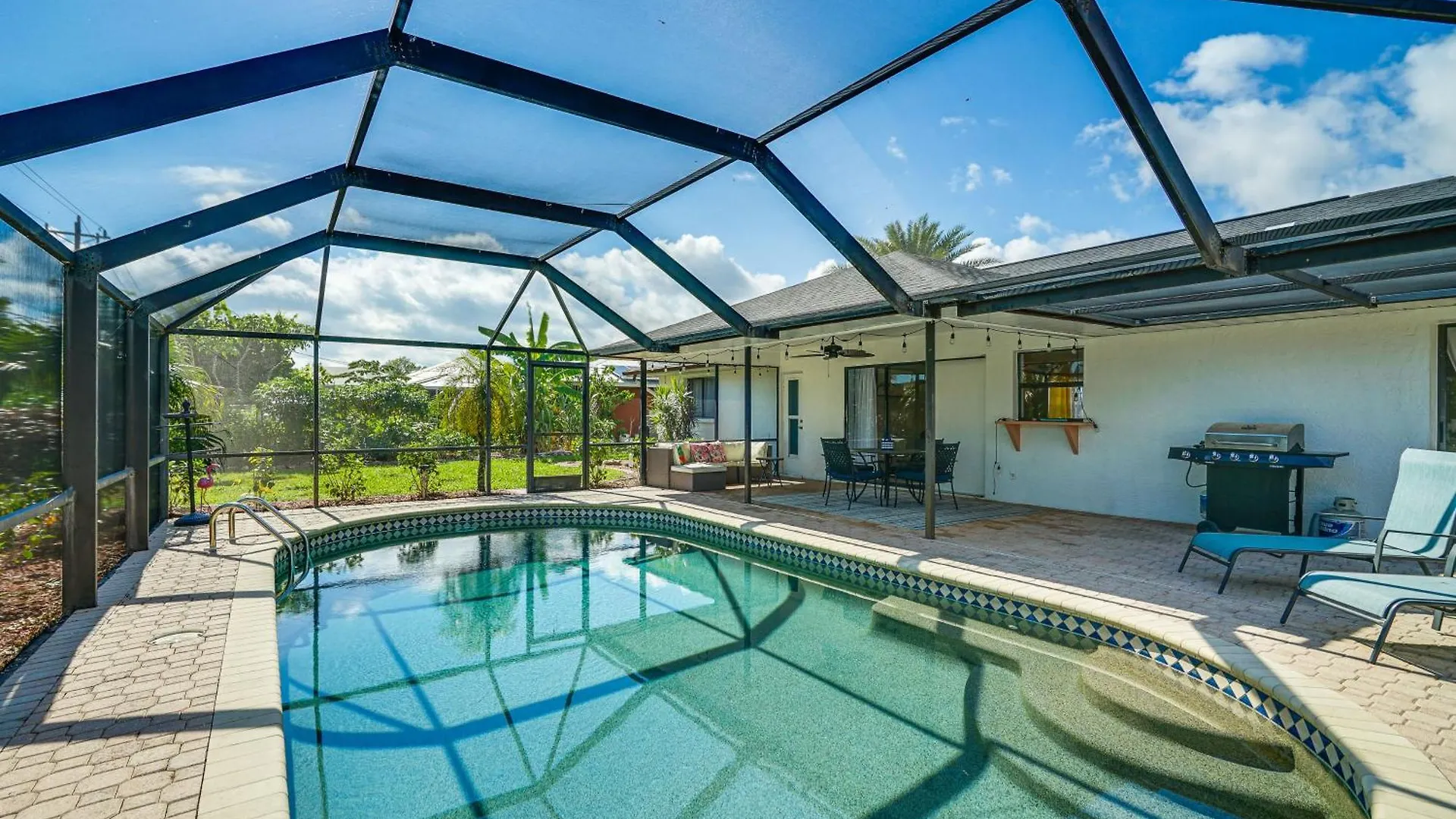 Lanai And Heated Pool! Holiday home Cape Coral
