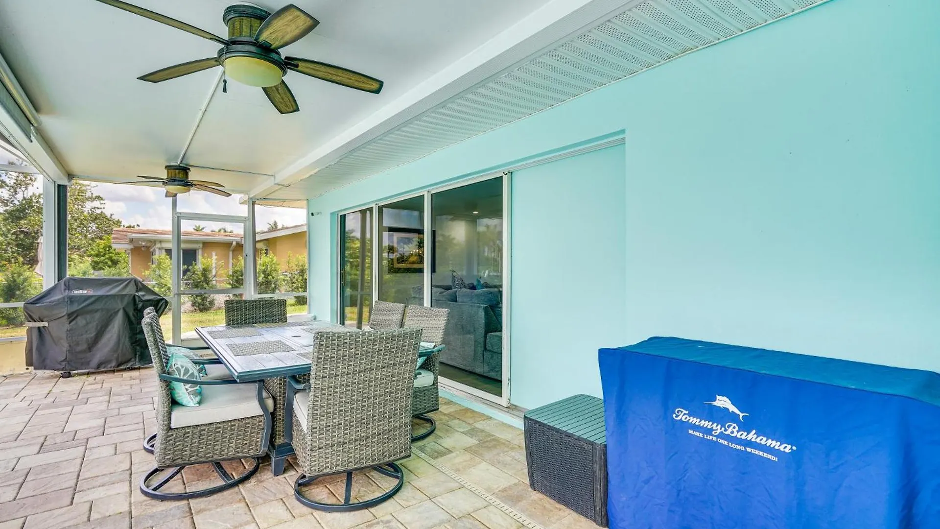 Sleek With Private Pool On Canal! *