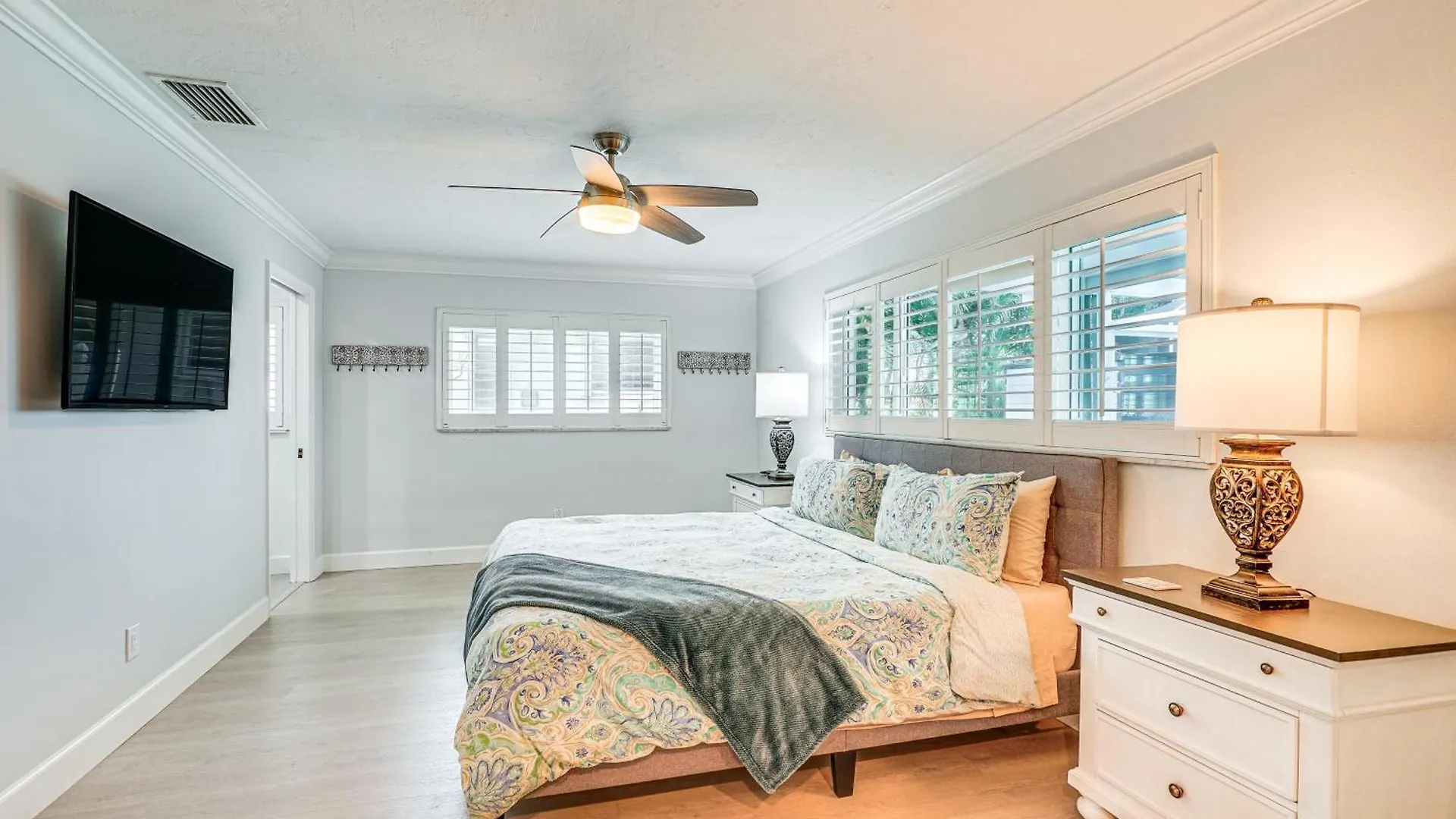 Holiday home Sleek With Private Pool On Canal! Cape Coral