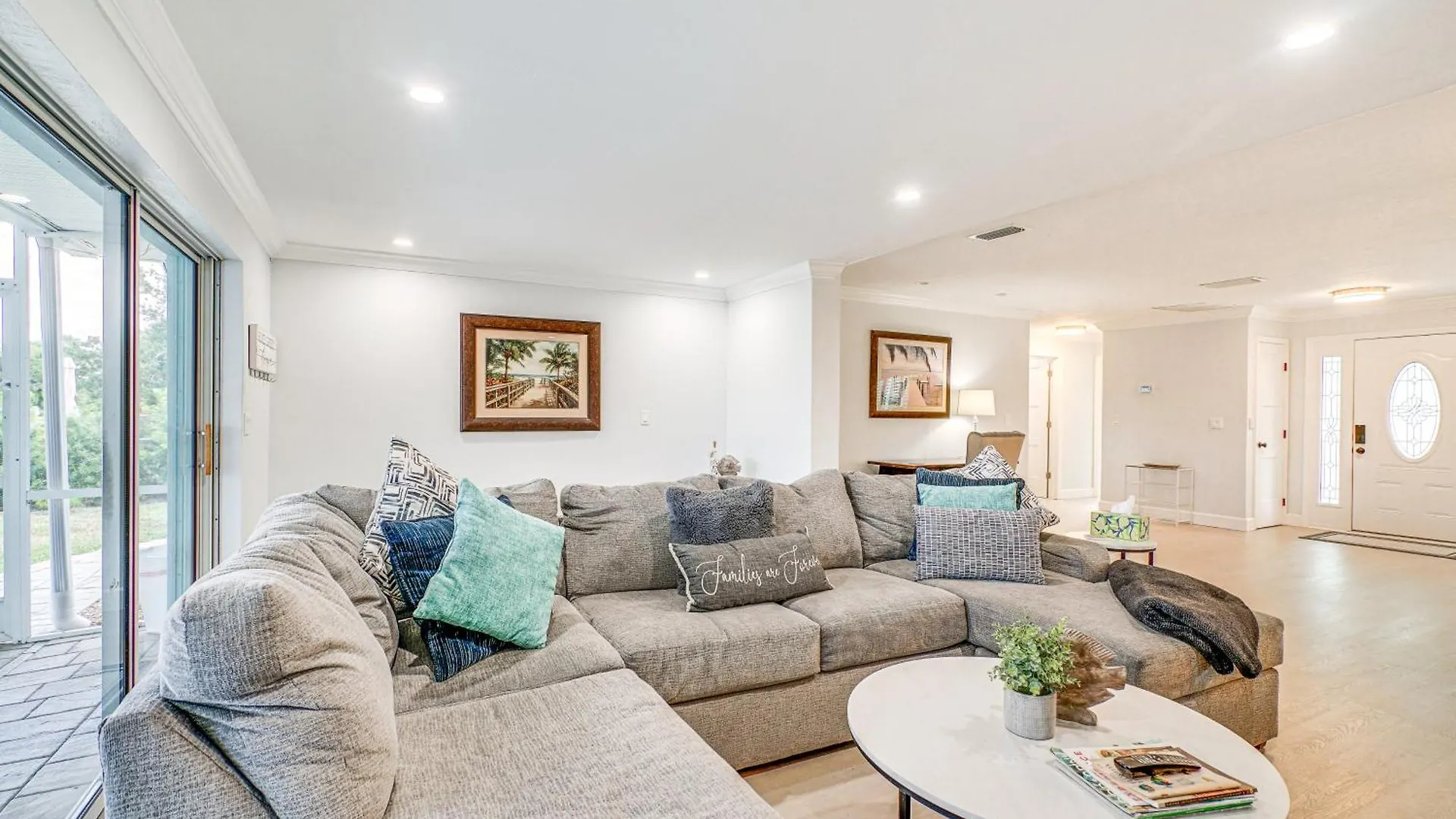 Sleek With Private Pool On Canal!