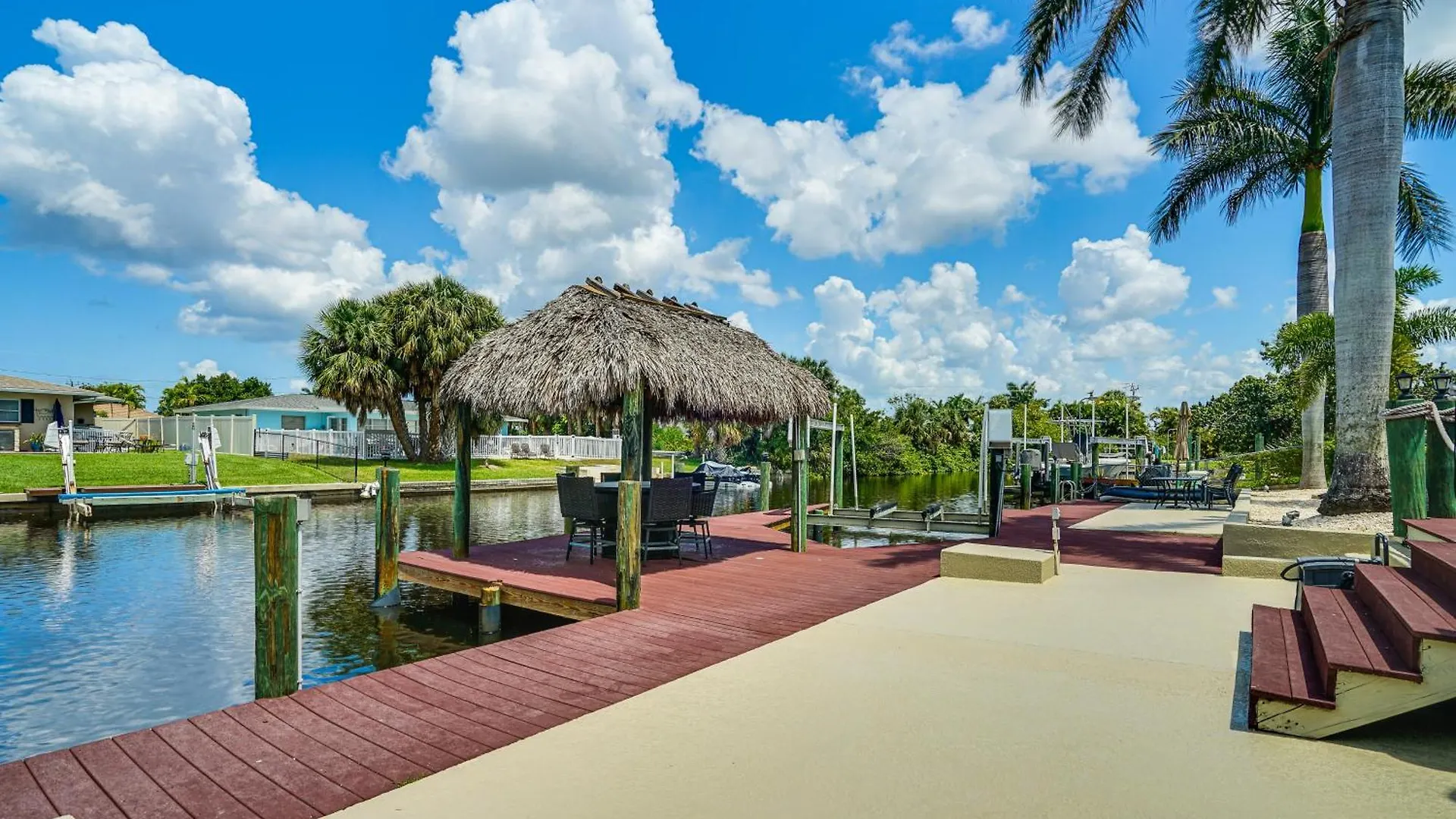 Sleek With Private Pool On Canal!