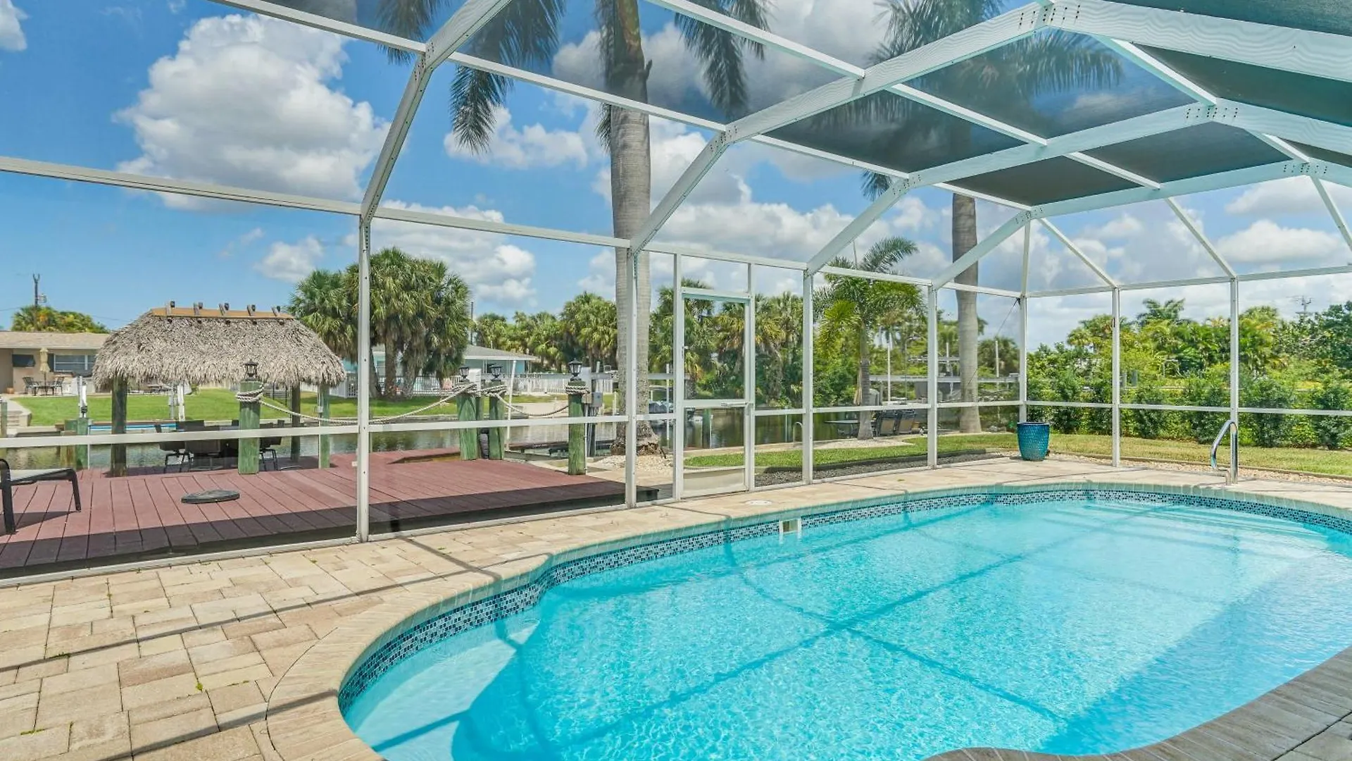 Sleek With Private Pool On Canal! Holiday home *