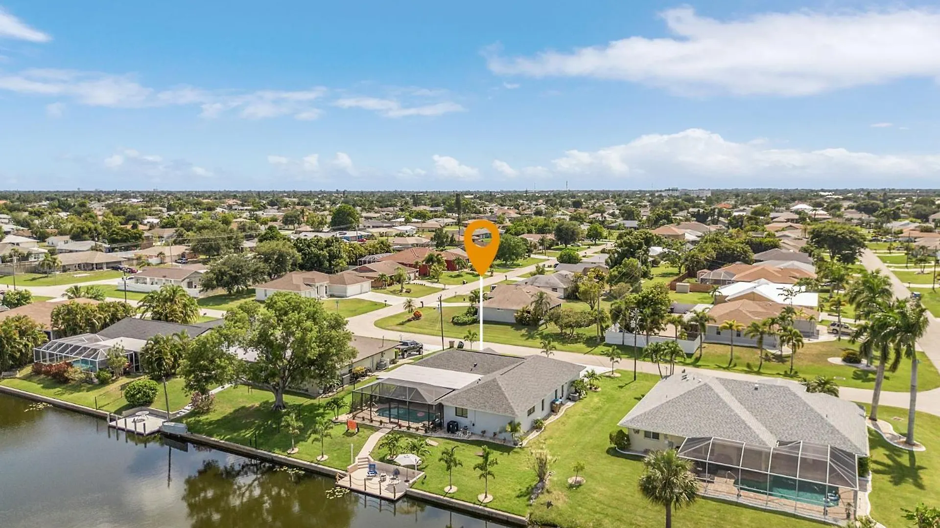 Holiday home Cozy Retreat, Heated Pool, Water Canal, Bikes,3 Bedroom Cape Coral