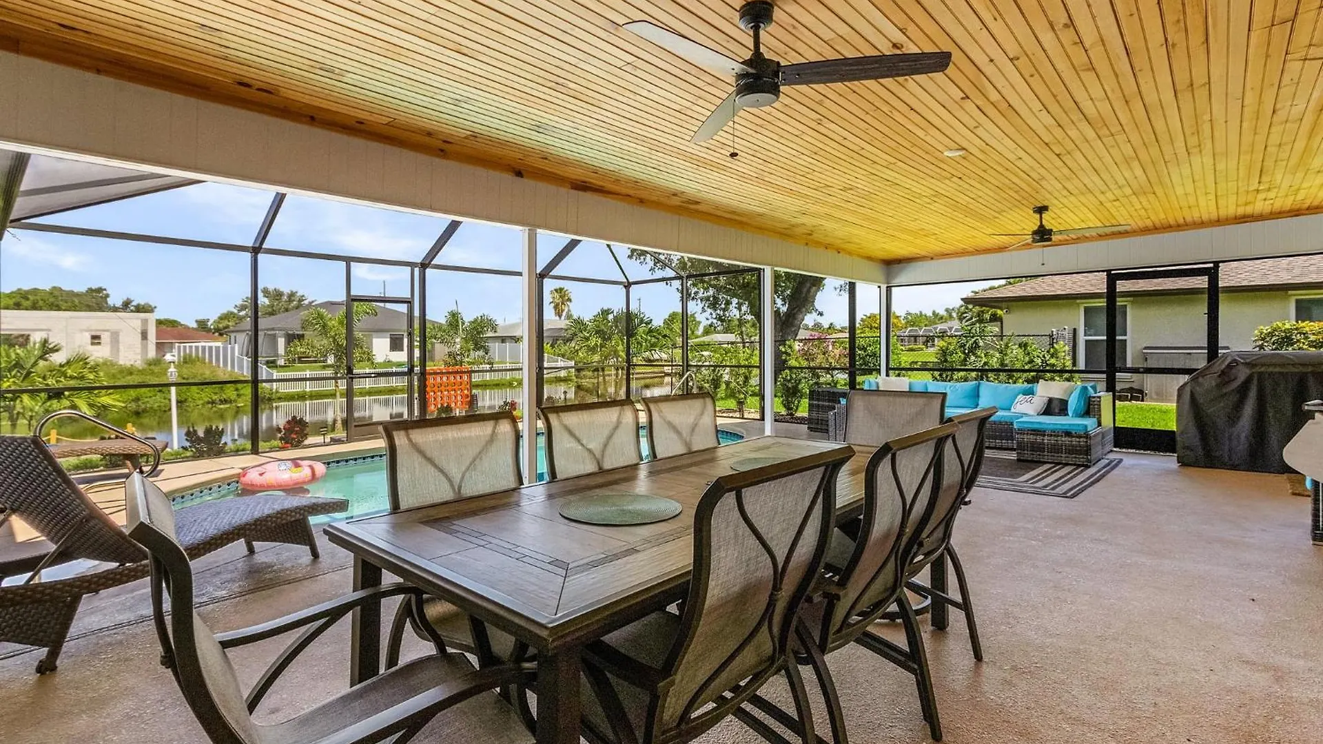 Cozy Retreat, Heated Pool, Water Canal, Bikes,3 Bedroom *