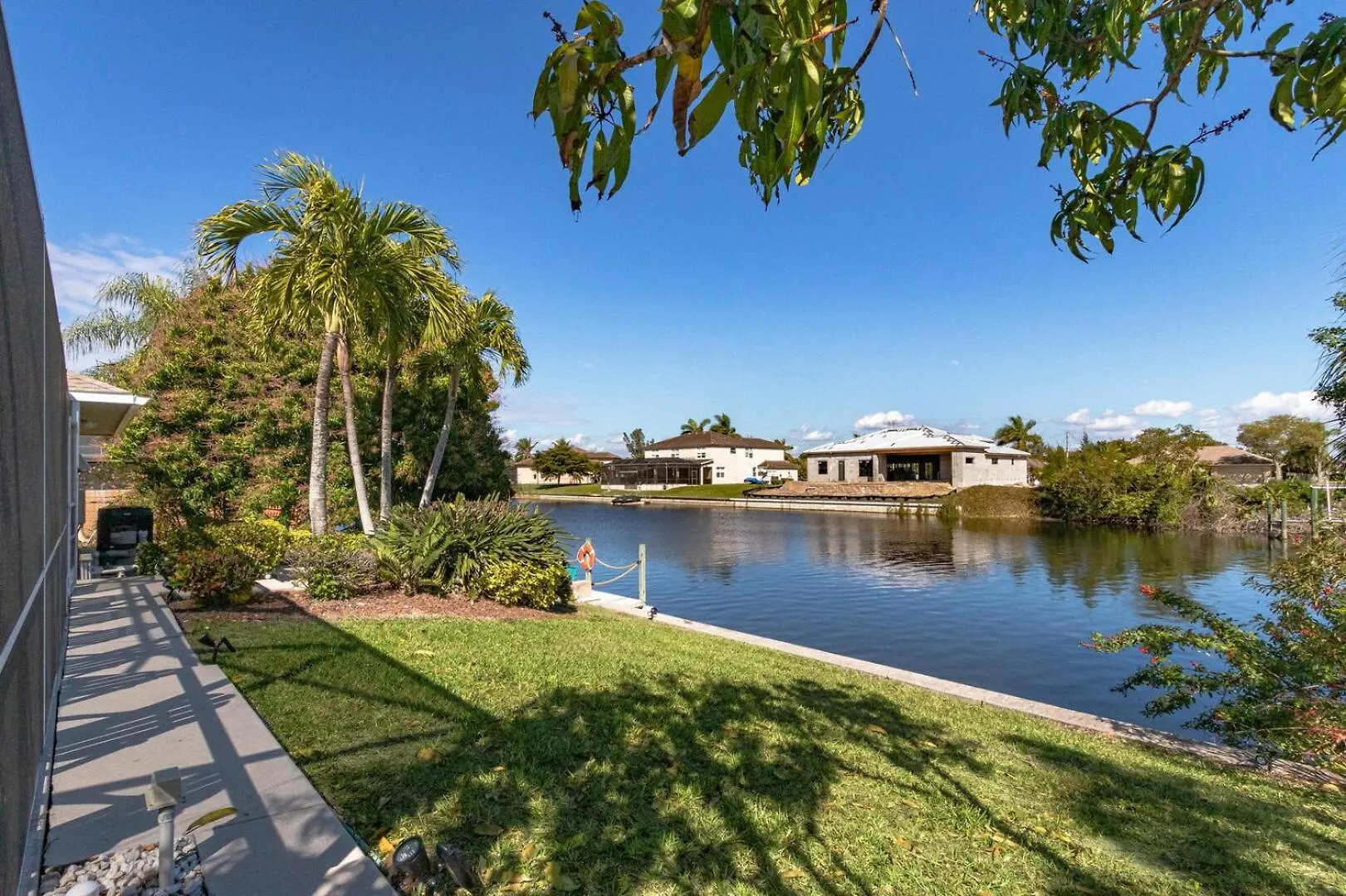 Welcome To X-ta-sea, Your Ultimate Waterfront Retreat With An Array Of Resort-style Amenities And Pet-friendly Accommodations! Holiday home Cape Coral