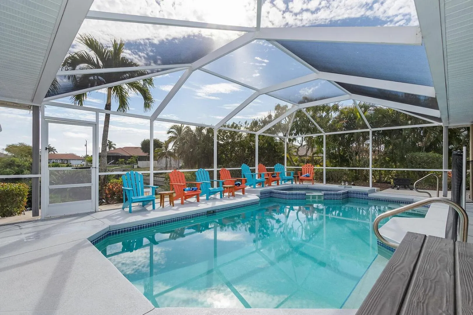 Welcome To X-ta-sea, Your Ultimate Waterfront Retreat With An Array Of Resort-style Amenities And Pet-friendly Accommodations! *