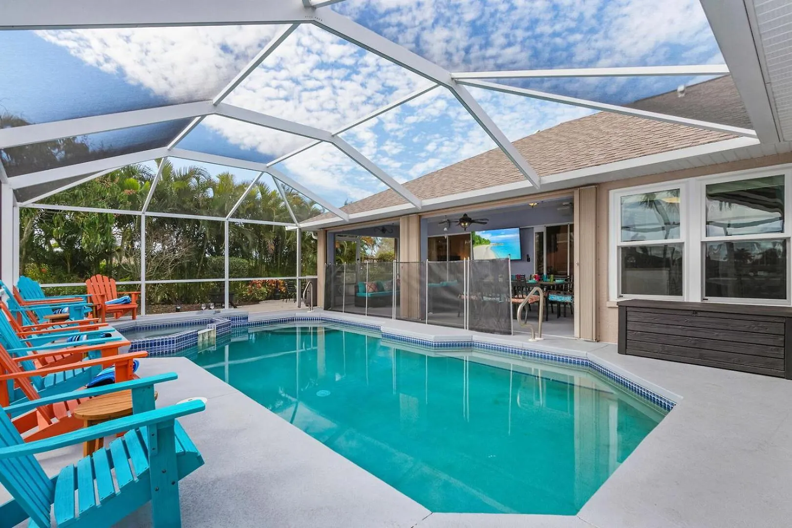 Welcome To X-ta-sea, Your Ultimate Waterfront Retreat With An Array Of Resort-style Amenities And Pet-friendly Accommodations! Cape Coral