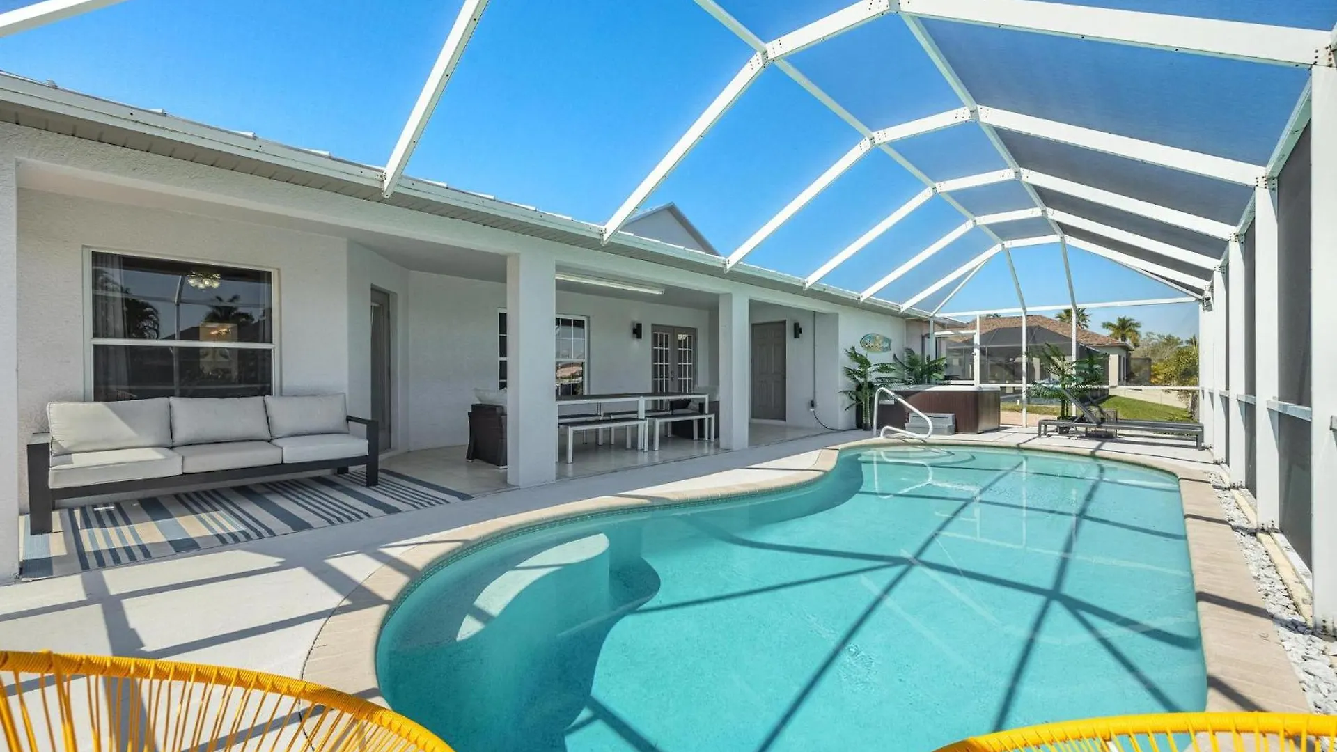 Villa Surfing On Surfside - Sleeps 12, Heated Pool & Jacuzzi Cape Coral